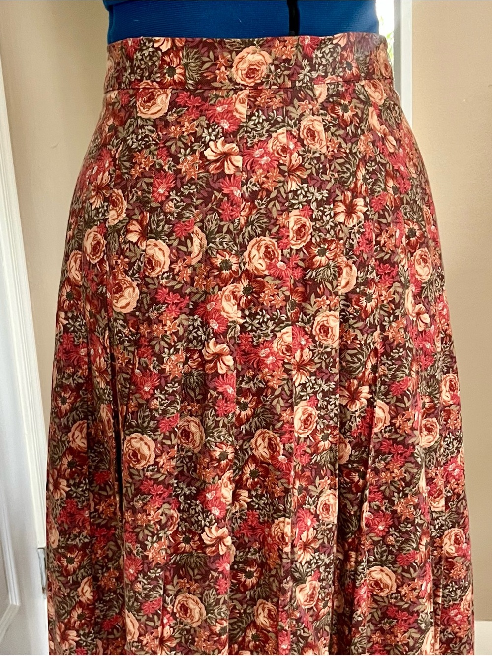 Vintage Laura Ashley pleated floral maxi skirt, size 10*(check measurements) - Picture 2 of 8